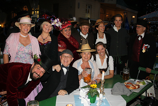 Mit 40 Teilnehmern zum Kocherlball kam Jürgen Kriner, mitihm kam die Münchenr Vorstadthochzeit und Schauspieler der BR-Serie Dahoam is dahoam (©Foto: Martin Schmitz)